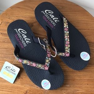 NWT Skechers navy yoga foam flip flops sandals Sz 6